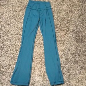 Lululemon Yoga Bellbottom Pant, Size 6